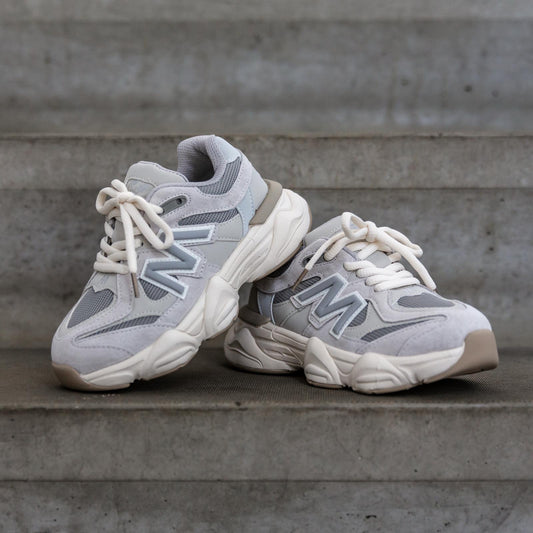 Bovenaanzicht van Styloz Ivory kindersneaker in beige – modern design en perfecte pasvorm voor kids