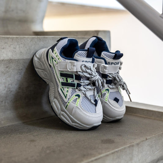 Vooraanzicht van de Splashz Blue jongenssneaker – comfortabele en trendy kinderschoen in blauw met sportief design