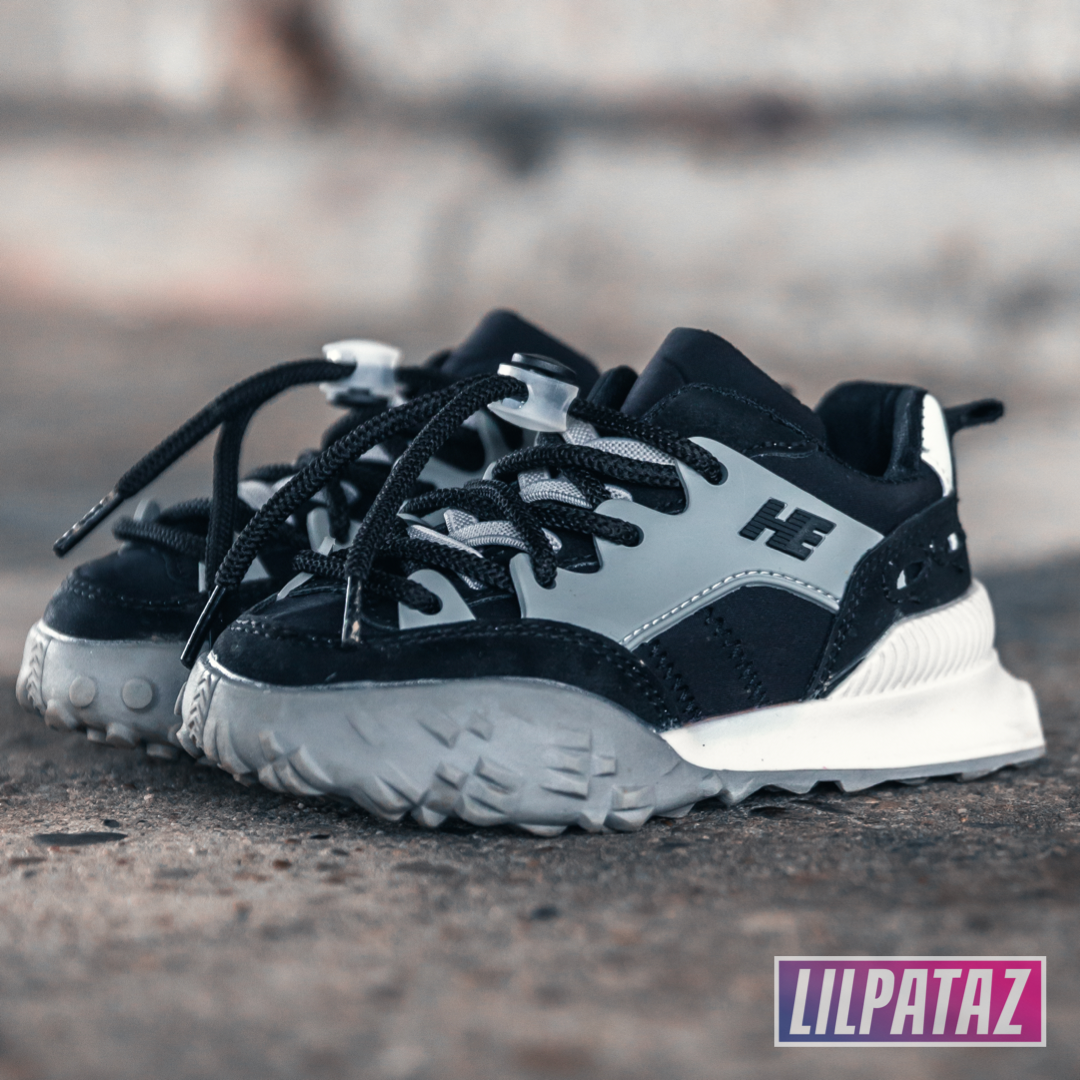 Moon Spikez Black (size 21 and 25)