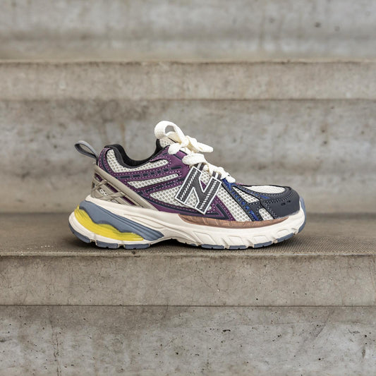 Zijaanzicht van de Twistz Purple kinderschoen – trendy paarse sneaker met stevige zool en sportieve look